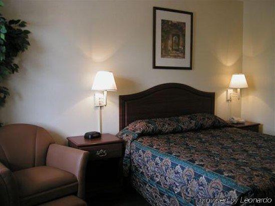 Intown Suites Extended Stay Lewisville Tx - East Corporate Drive Rum bild