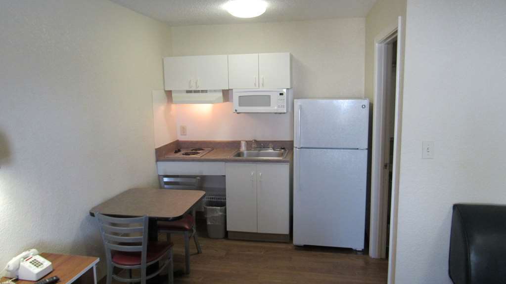Intown Suites Extended Stay Lewisville Tx - East Corporate Drive Rum bild