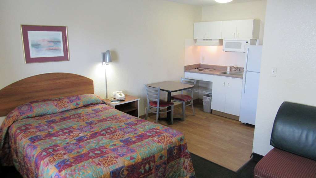 Intown Suites Extended Stay Lewisville Tx - East Corporate Drive Rum bild